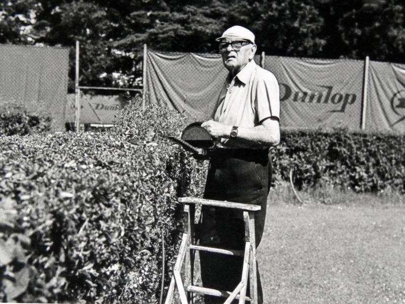 tl_files/verein/bilder/Chronik/TennisOeelkers.jpg